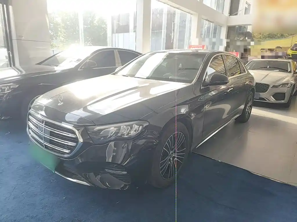 Фото 2 - Mercedes-Benz E-Class