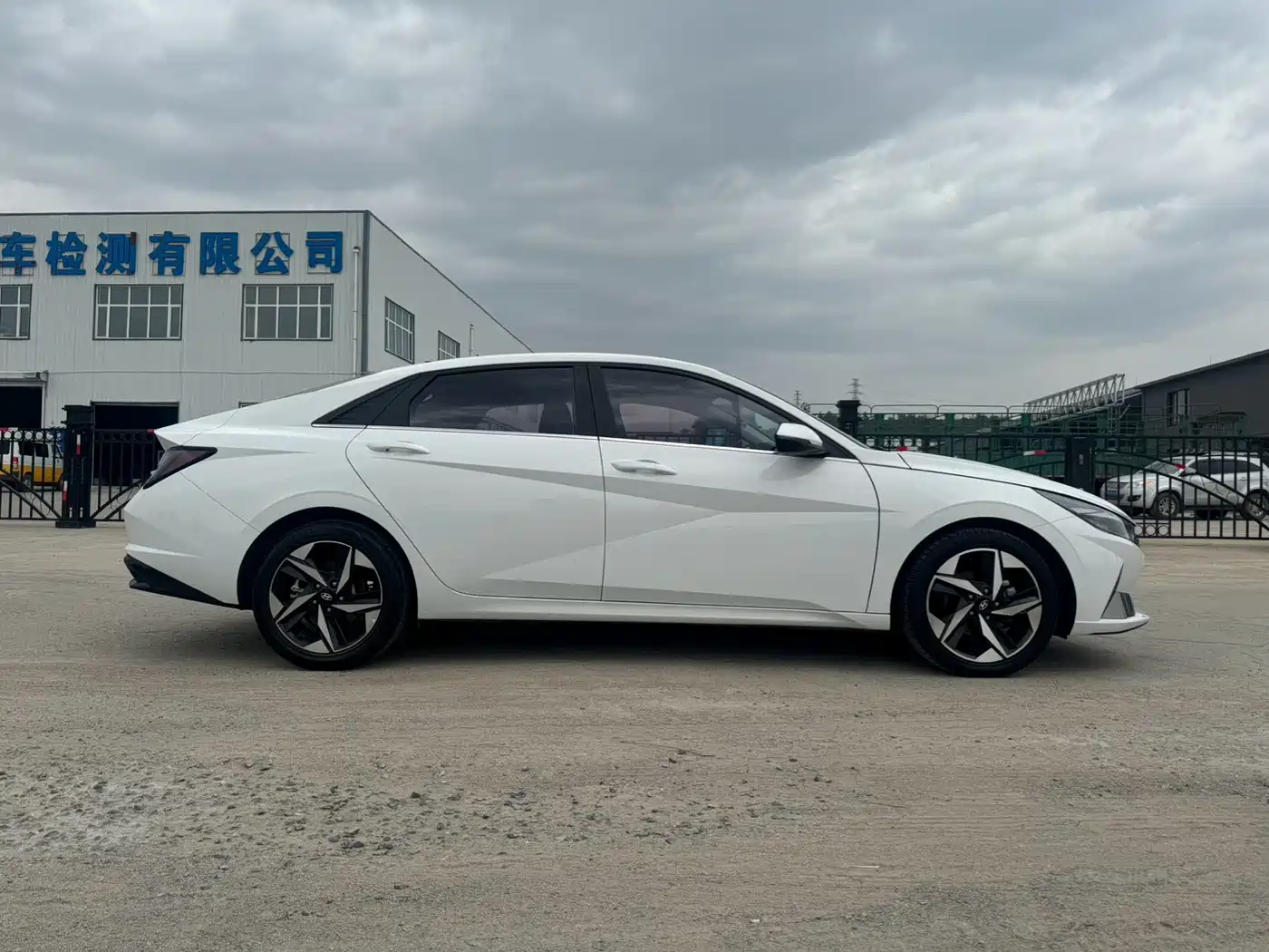 Hyundai Elantra 2022 1.5L CVT GLX Elite Edition фото 5
