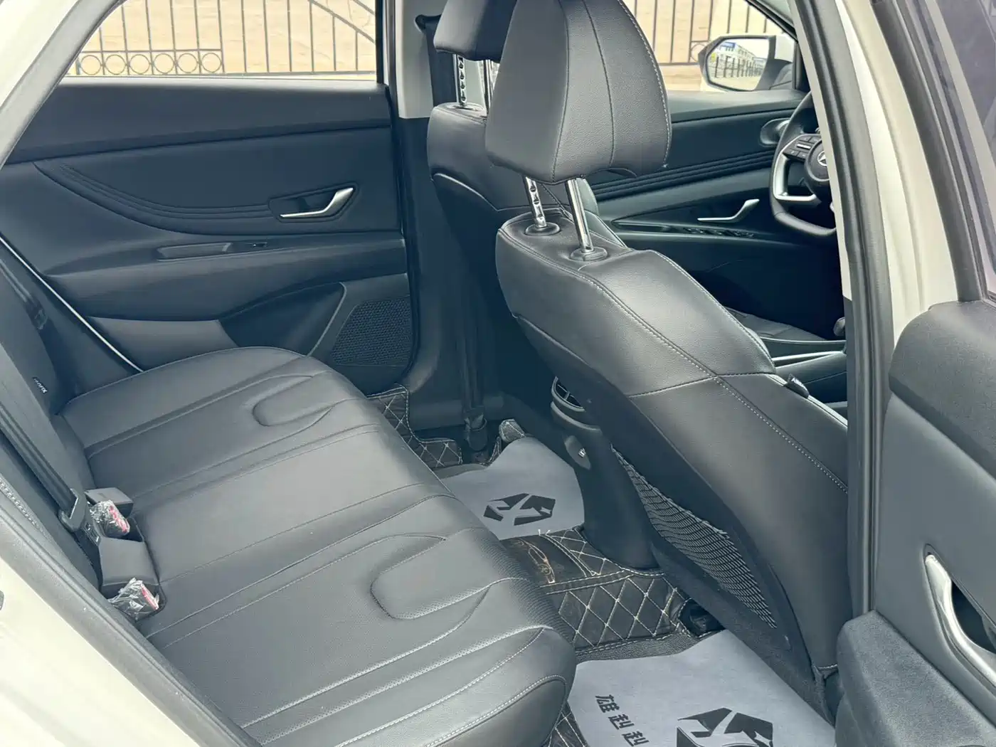 Hyundai Elantra 2022 1.5L CVT GLX Elite Edition фото 18