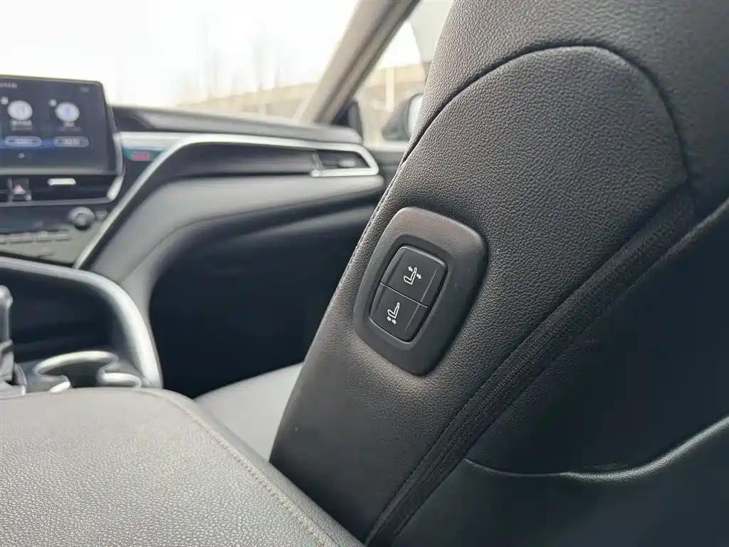 Toyota Camry 2021 2.0G Luxury Edition фото 16