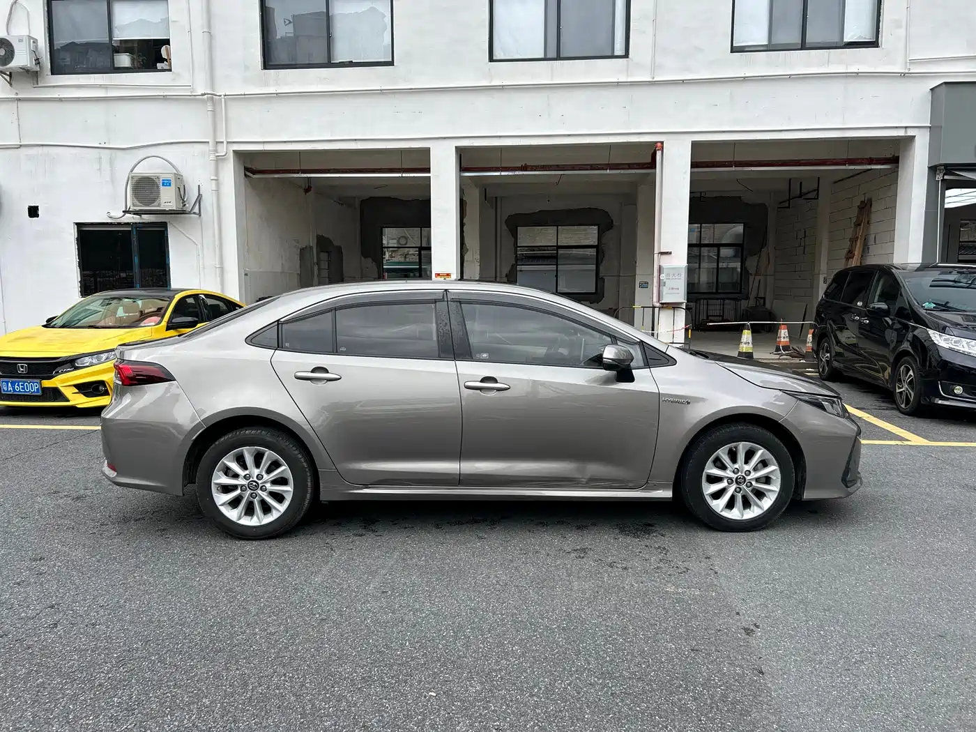 Toyota Corolla 2019 Hybrid 1.8L E-CVT GL-i Elite Edition фото 8