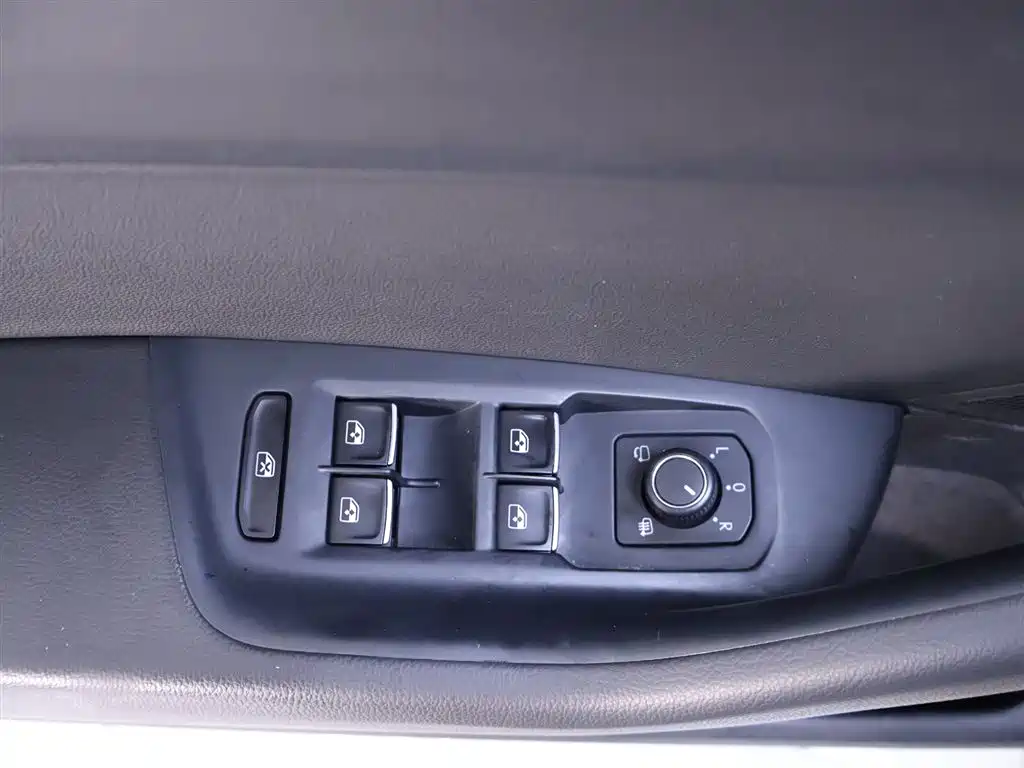 Volkswagen Magotan 2020 330TSI DSG Leading фото 17