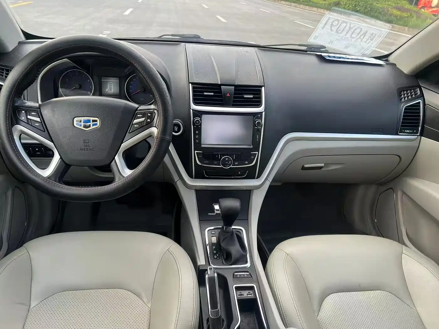 Фото 10 - Geely Emgrand