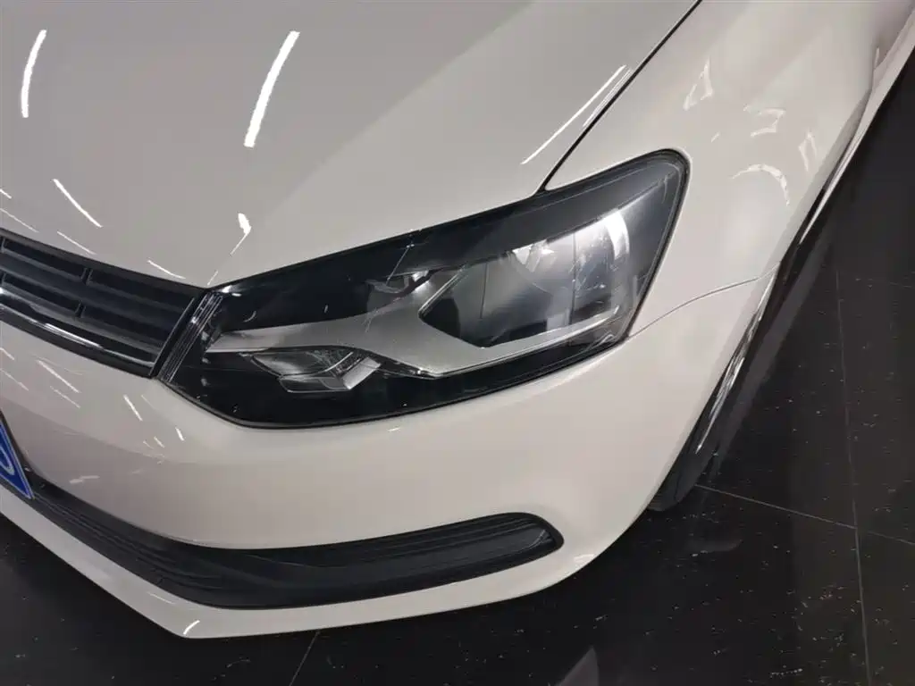 Volkswagen Polo 2014 1.4L Manual Trend Edition фото 24