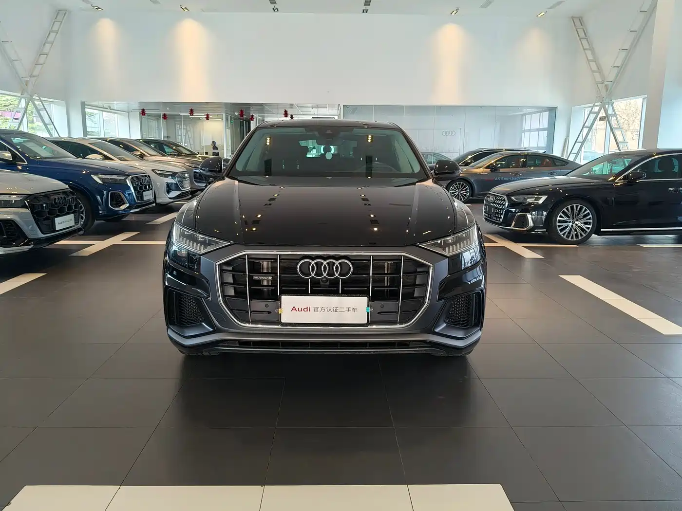 AUDI Q8