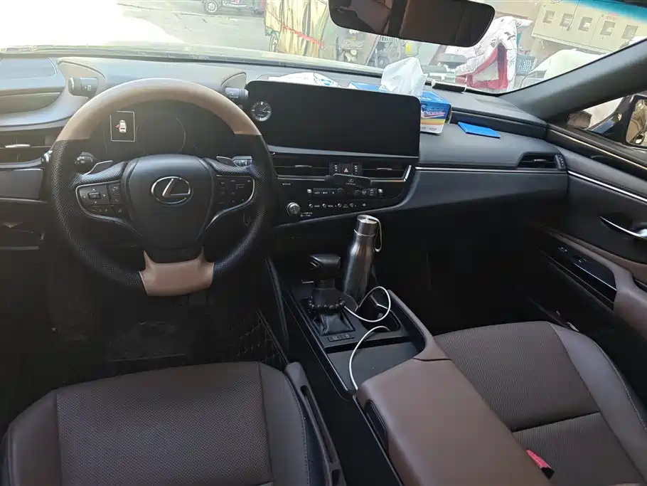 Lexus ES 2022 200 Excellence Edition фото 12