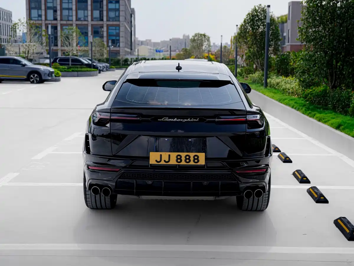 Фото 5 - Lamborghini Urus