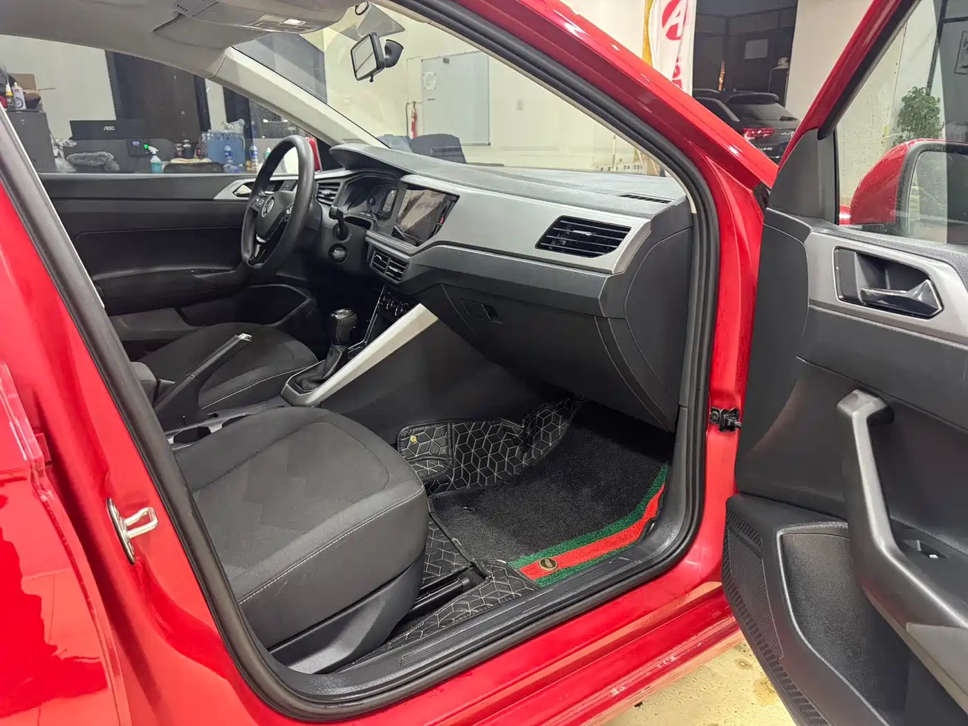 Volkswagen Polo 2021 Plus 1.5L Automatic Panorama Enjoyment Edition фото 10