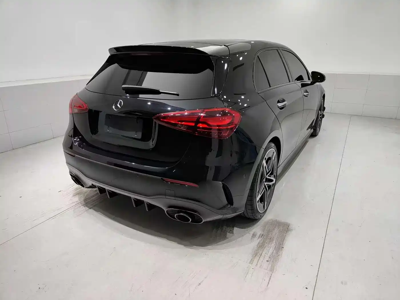 Mercedes-Benz A-Class AMG (Import) 2024 AMG A 35 4MATIC фото 2