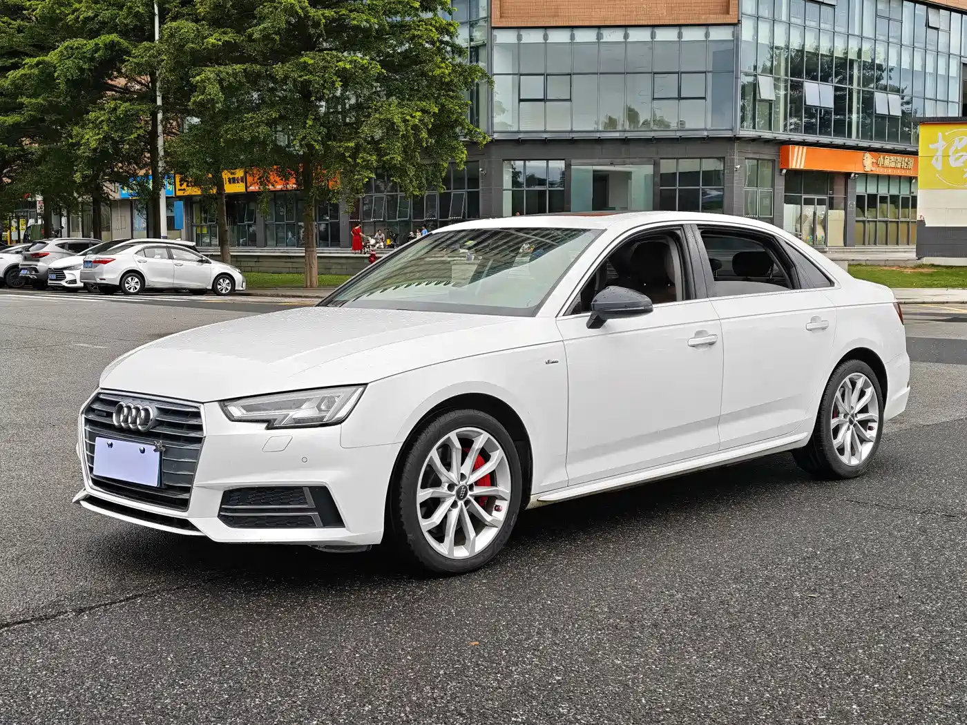 Фото 1 - Audi A4L