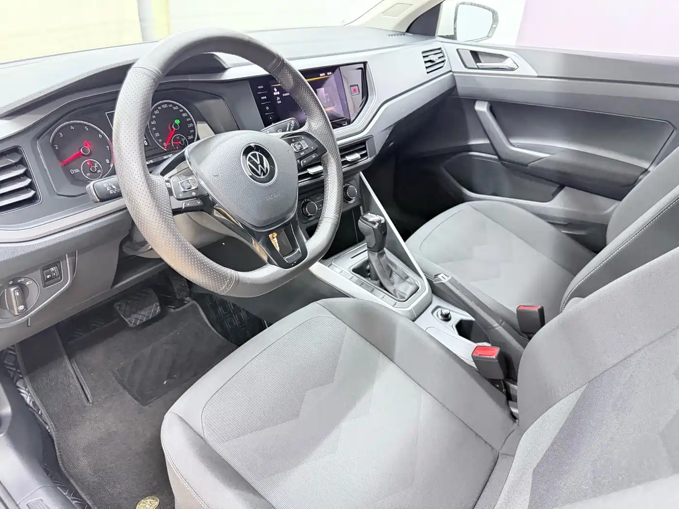 VOLKSWAGEN POLO