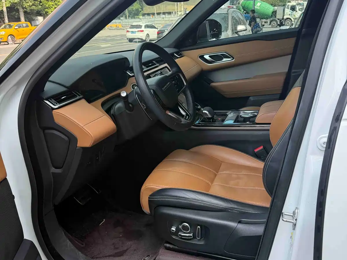 Land Rover Range Rover Velar 2023 250PS Gloss Black Collector's Edition фото 3