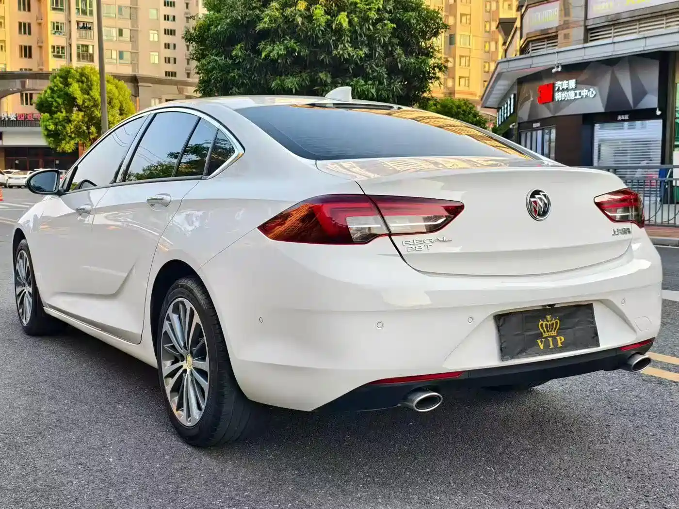 Photo 8 - Buick Regal