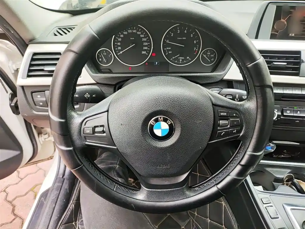 BMW 3 Series 2015 316Li Fashion фото 3