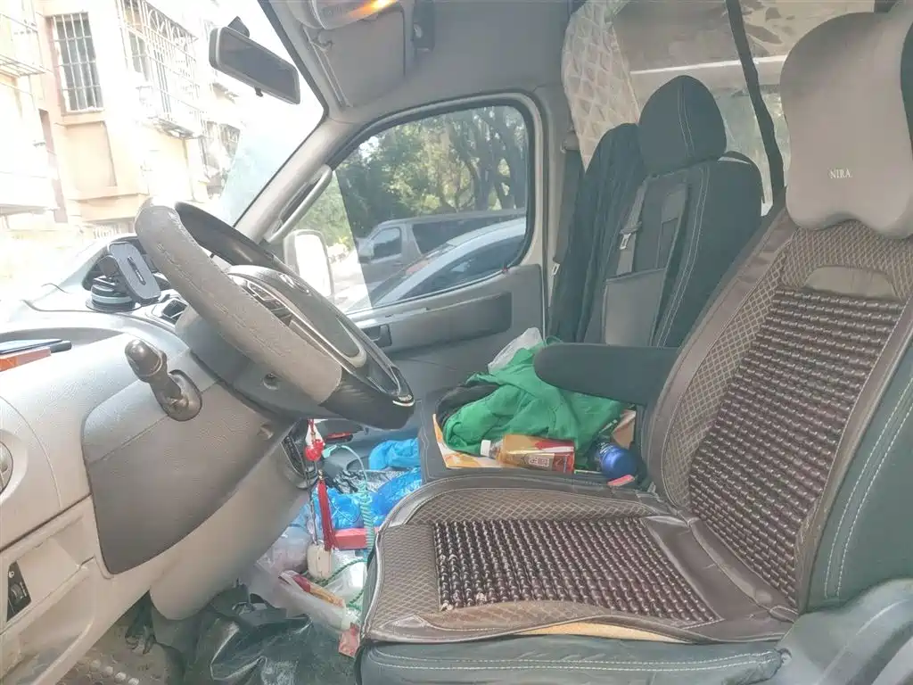 SAIC Maxus Xintu V80 2019 Model 2.5T Classic 6-speed manual Aoyuntong short wheelbase medium roof 5/6-seater фото 8