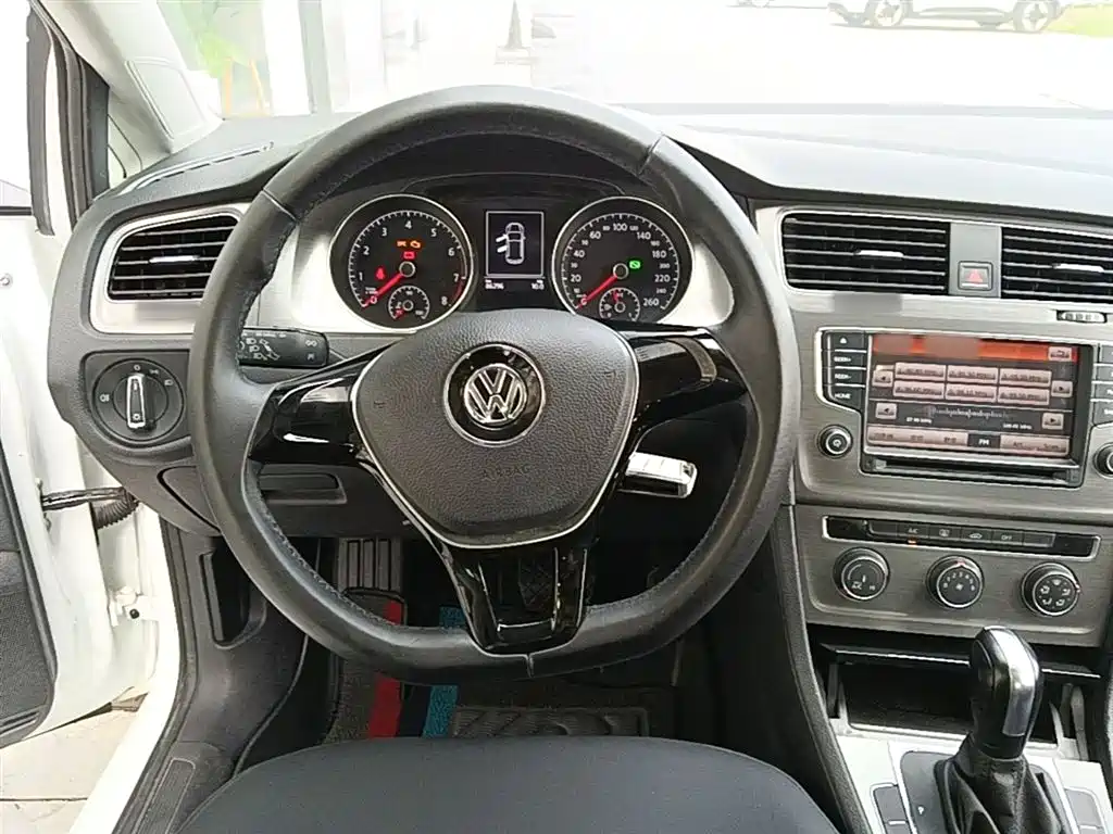 Volkswagen Golf 2016 1.6L Automatic Comfort фото 11