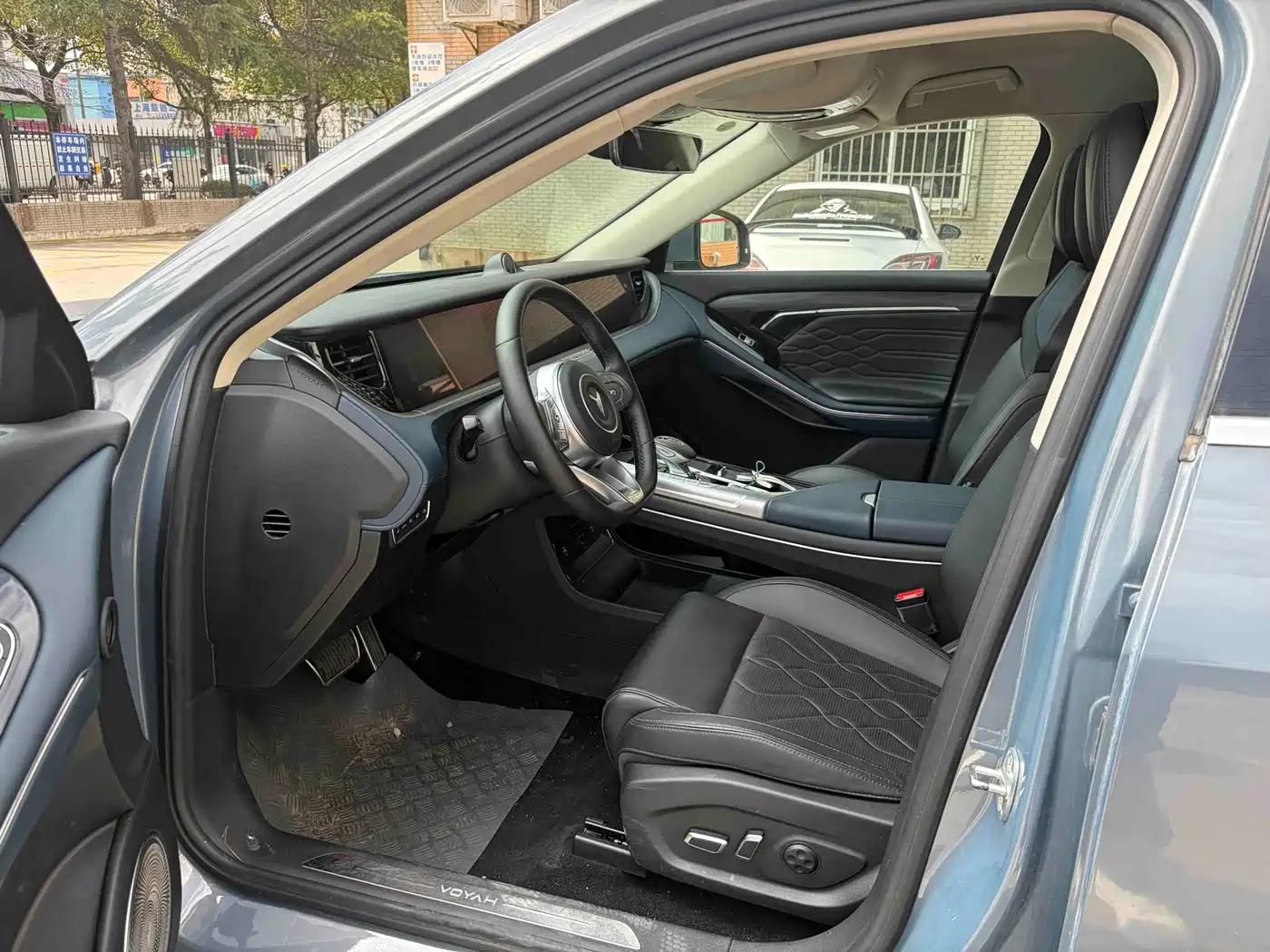 Voyah Auto VOYAH FREE 2021 AWD Standard Pure Electric Exclusive Luxury Package фото 4