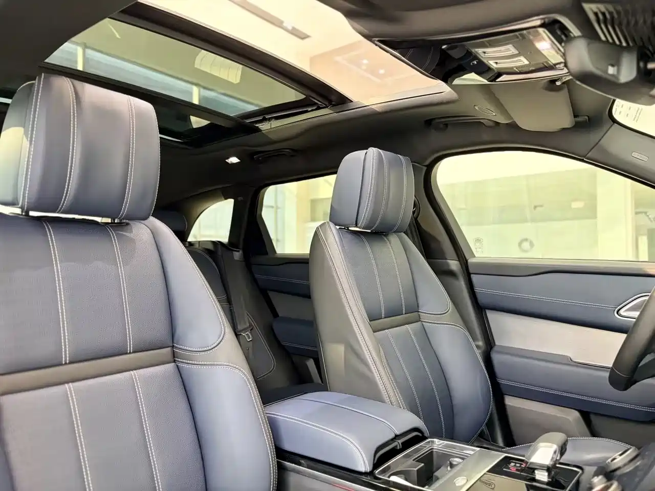 Land Rover Range Rover Velar 2023 2023 250PS Gloss Black Collector's Edition