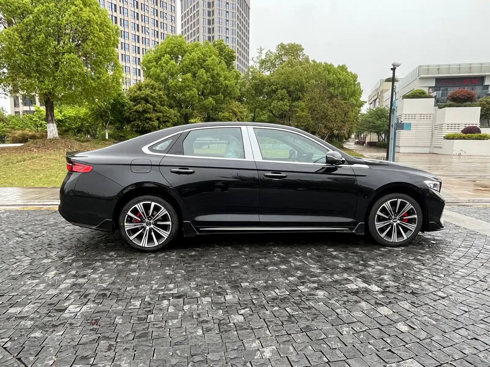 Фото 4 - Geely Preface
