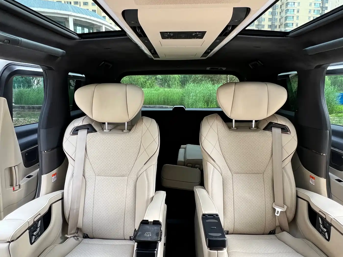 Toyota Vellfire 2025 Crown Hybrid 2.5L Ink Gold Executive Edition фото 10