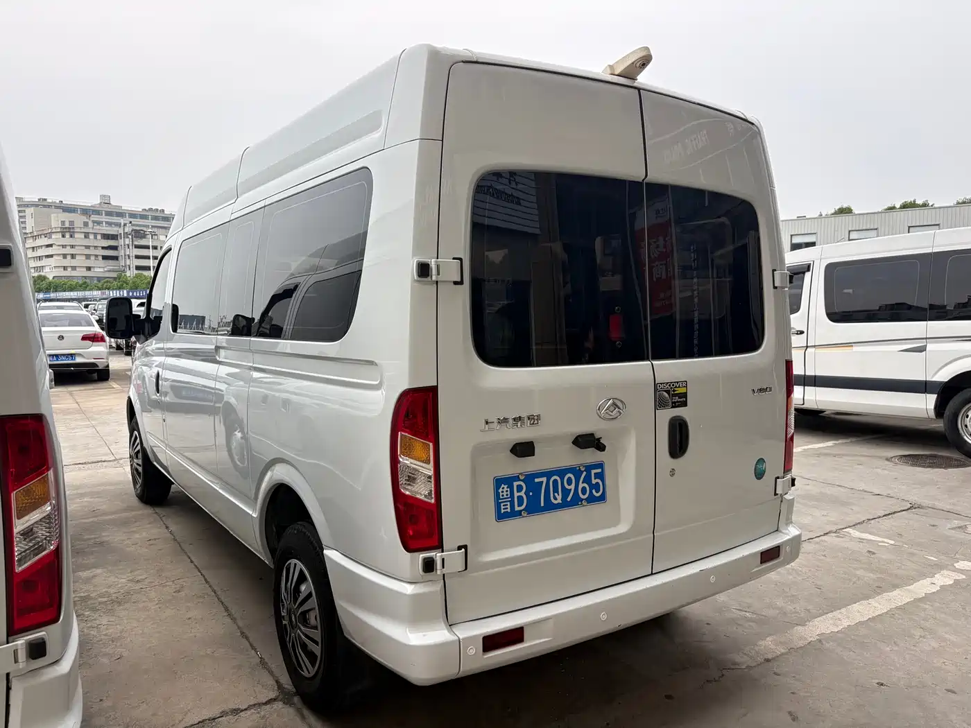 SAIC Maxus Xintu V80 2023 2.0T Manual Classic Aoyun Power Edition Long Wheelbase Medium Roof 6/7/8/9-Seater фото 9
