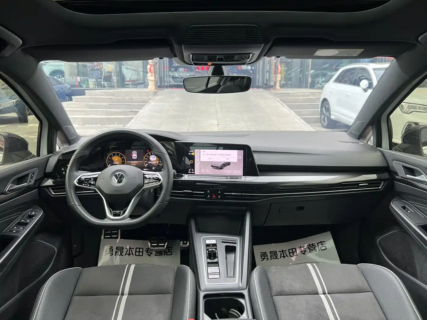 Volkswagen Golf 2023 280TSI DSG R-Line Lite фото 18
