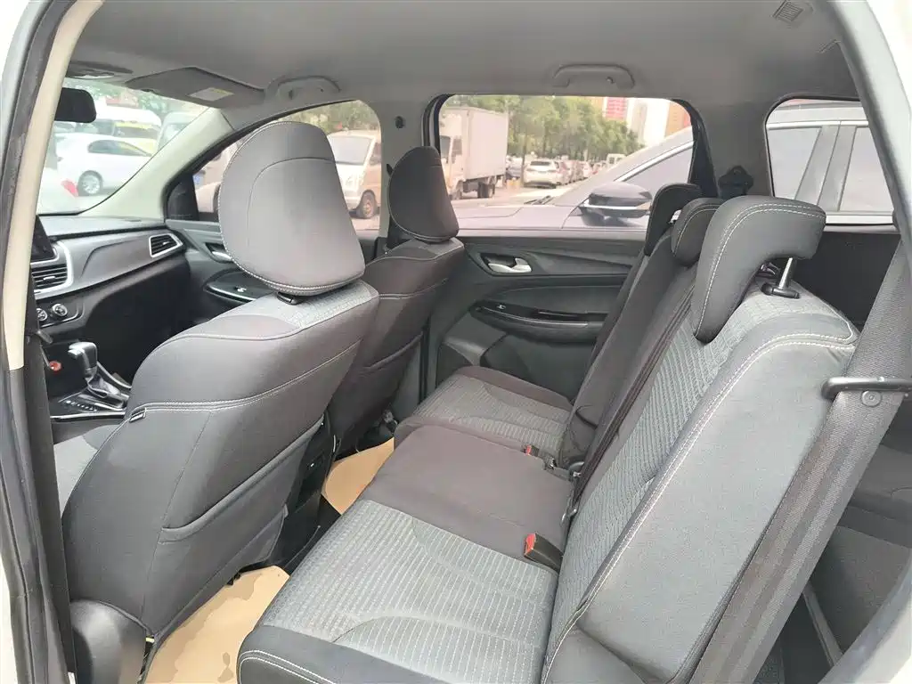 Baojun 730 2019 2019 1.5T CVT Fashion 7-Seater China V
