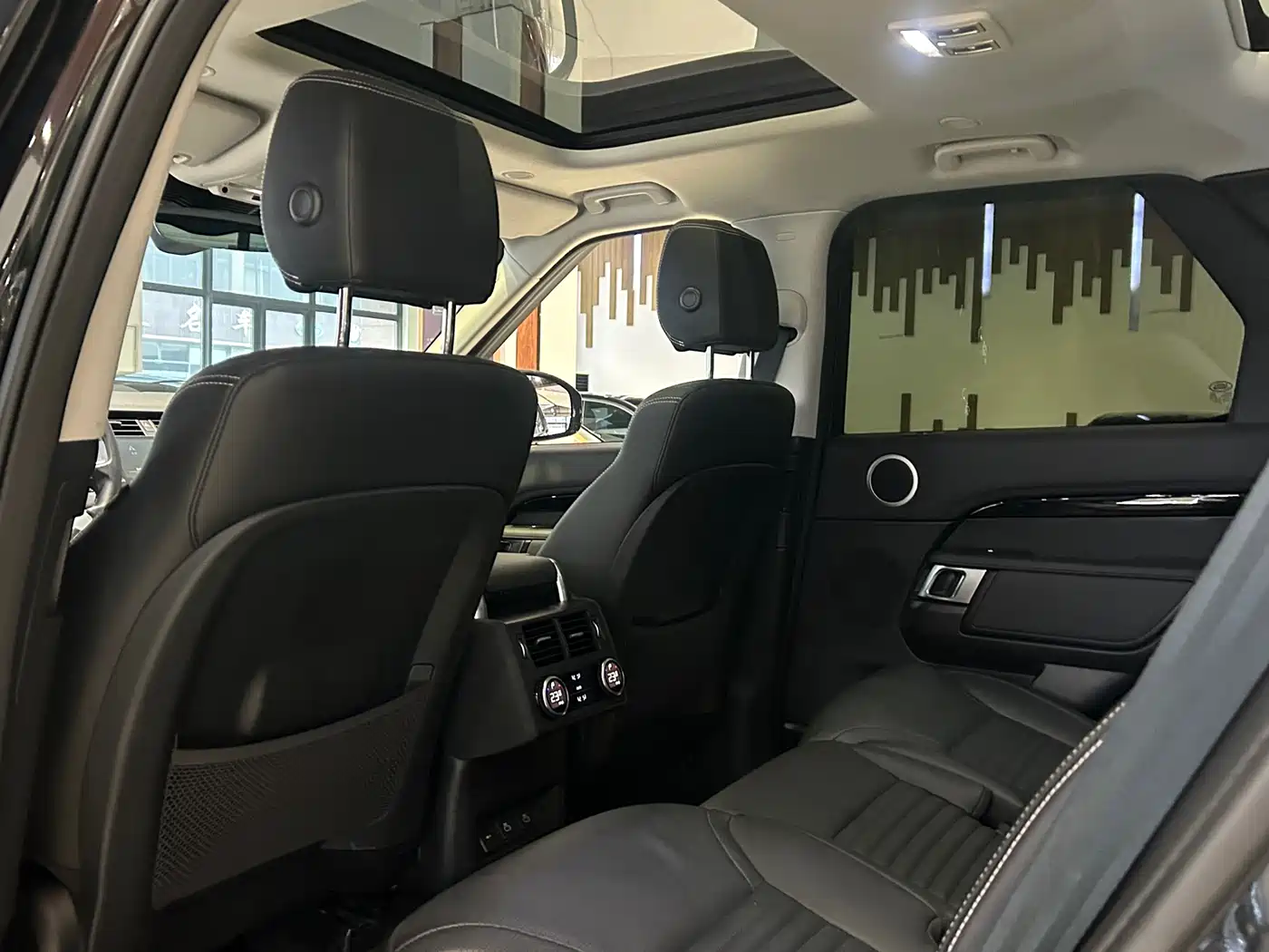 Land Rover Discovery 2024 Model 360PS S фото 17