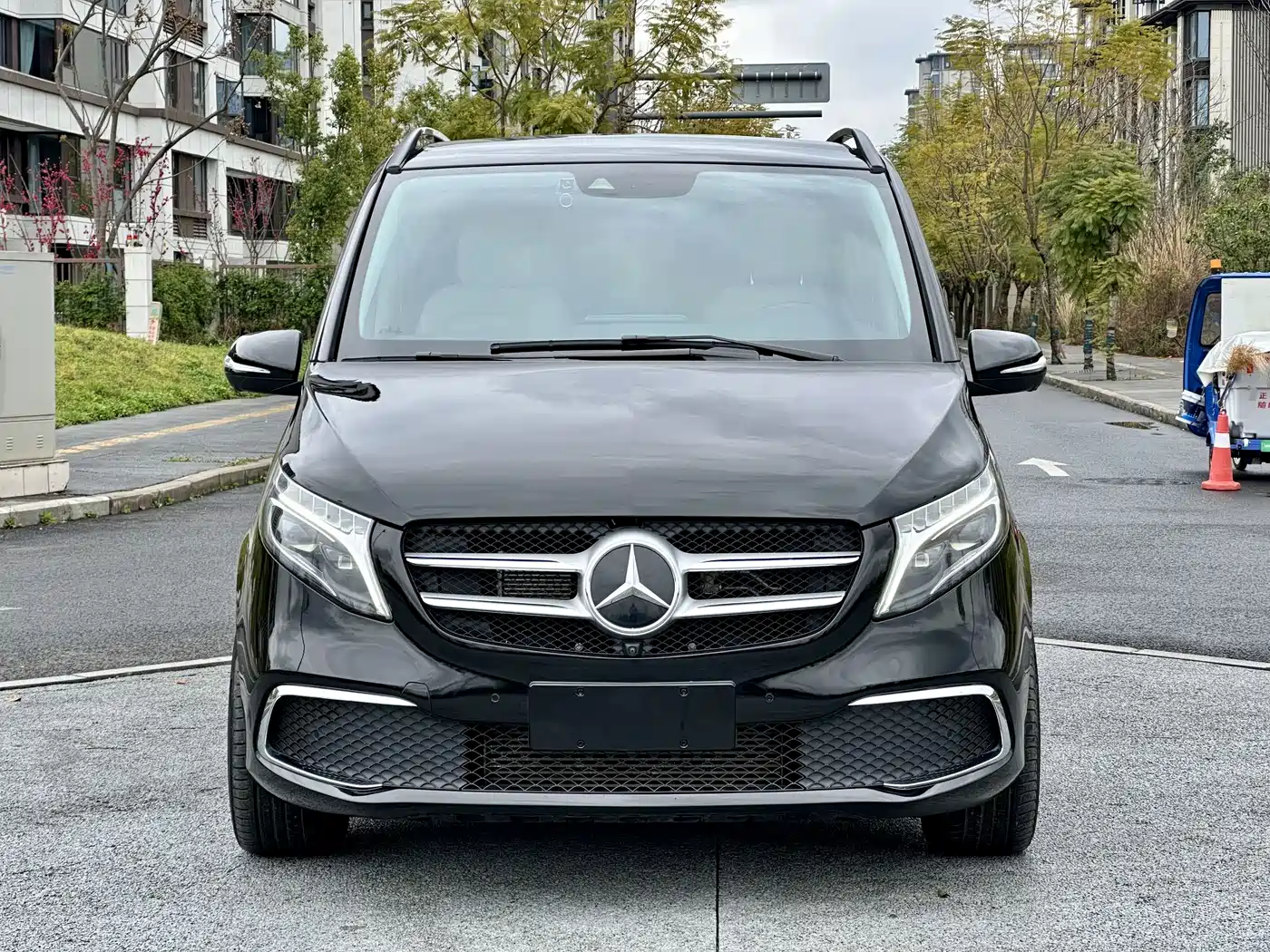 Mercedes-Benz V-Class 2021 V 260 L Long Wheelbase Premium Edition фото 3