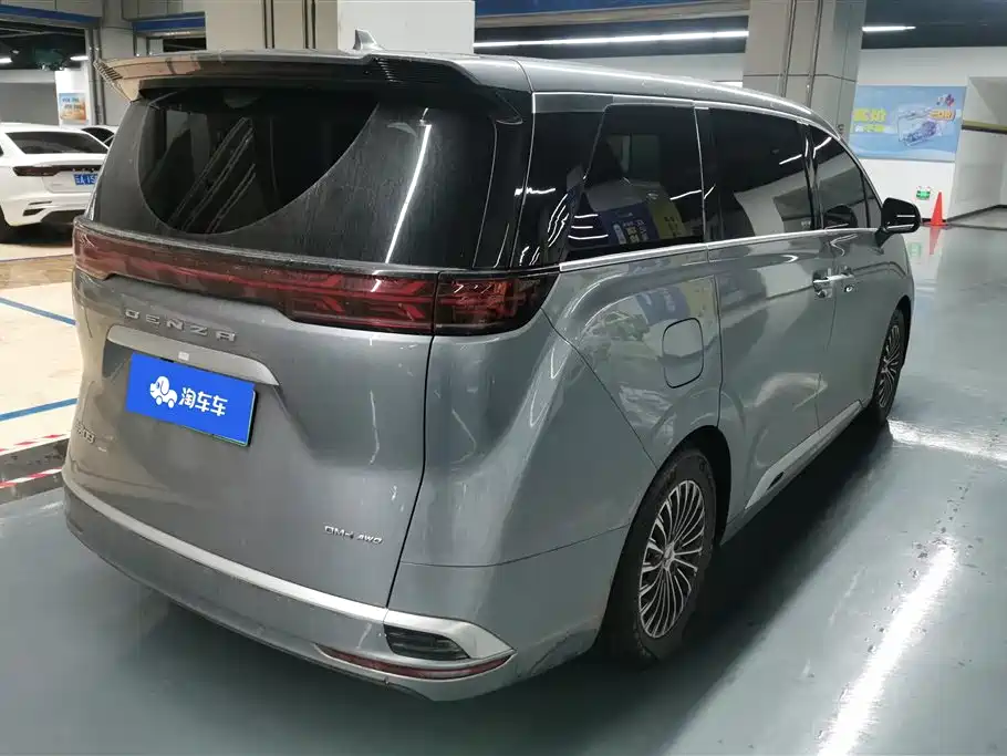 Denza D9 2022 DM-i 970 All-Wheel Drive Honor Edition фото 3
