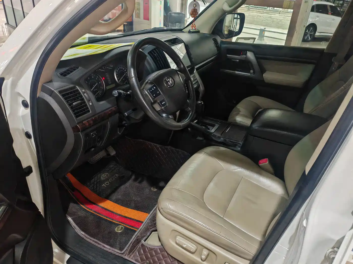 Toyota Land Cruiser 2010 Model 4.0L Automatic VX фото 7