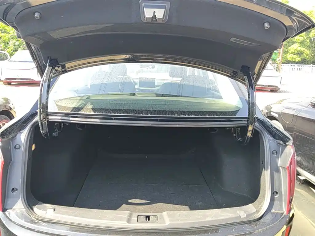Hongqi E-QM5 2023 Facelift Basic Travel Edition фото 19
