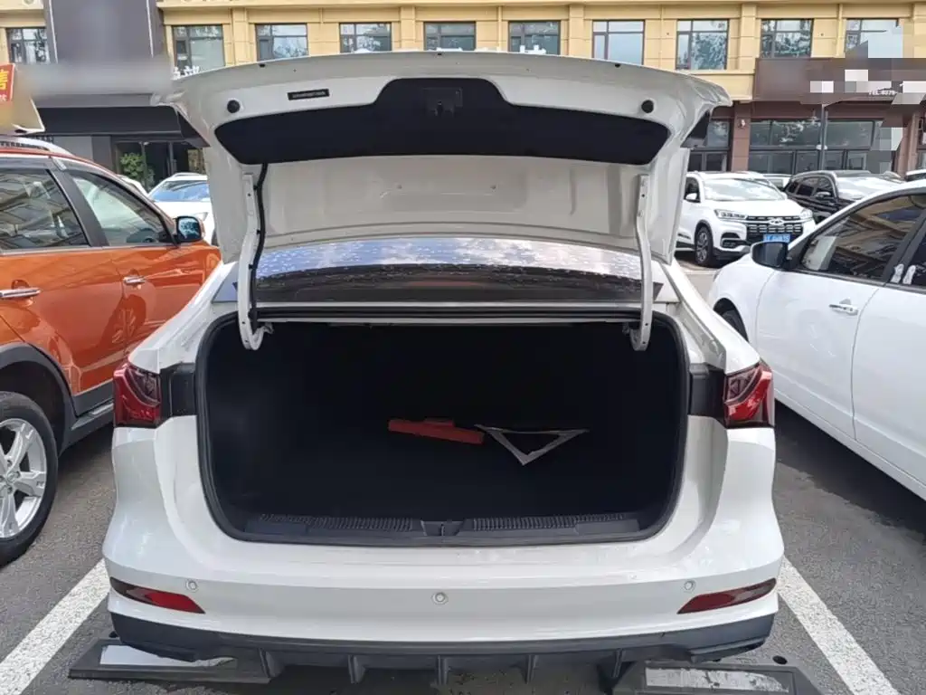 Roewe i5 2025 2023 1.5L Manual Comfort Edition