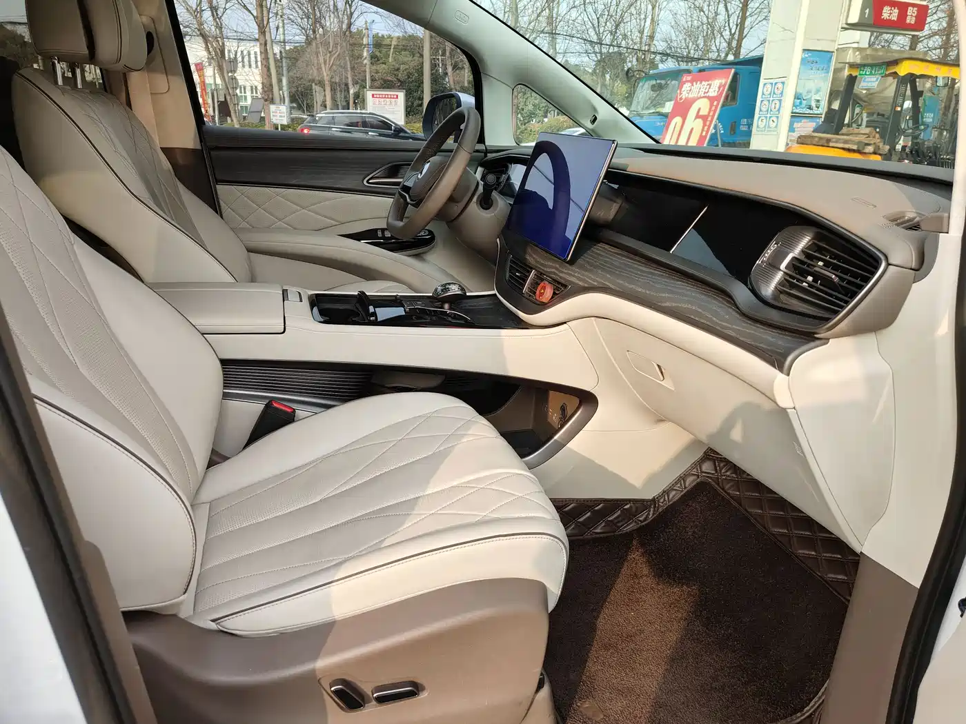 Denza D9 2022 DM-i 970 AWD Flagship фото 19