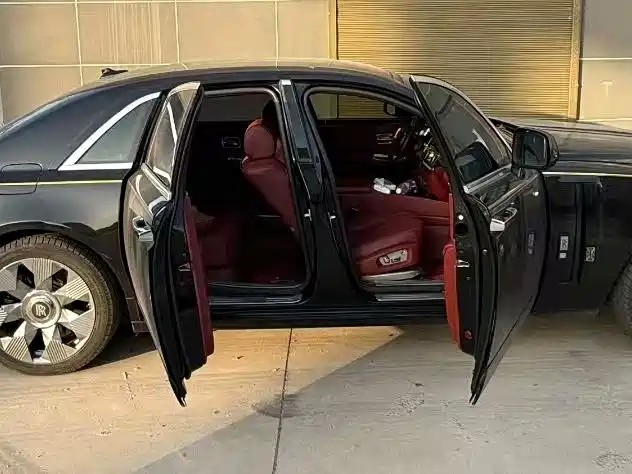 Фото 3 - Rolls-Royce Ghost