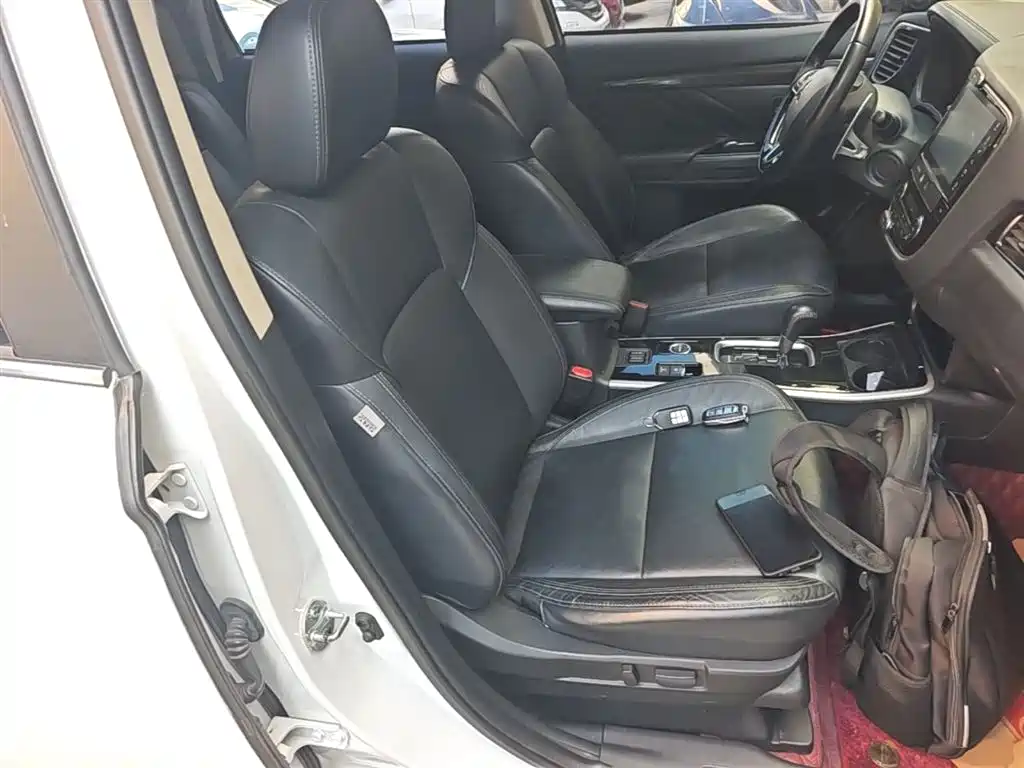 Mitsubishi Outlander 2019 2.4L 4WD Deluxe Edition 7-Seater China VI фото 25
