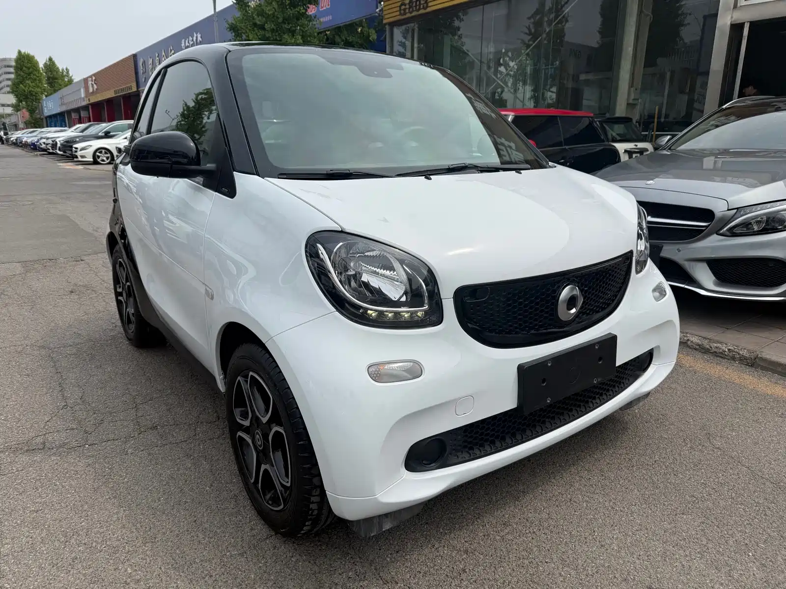 Photo 1 - smart fortwo