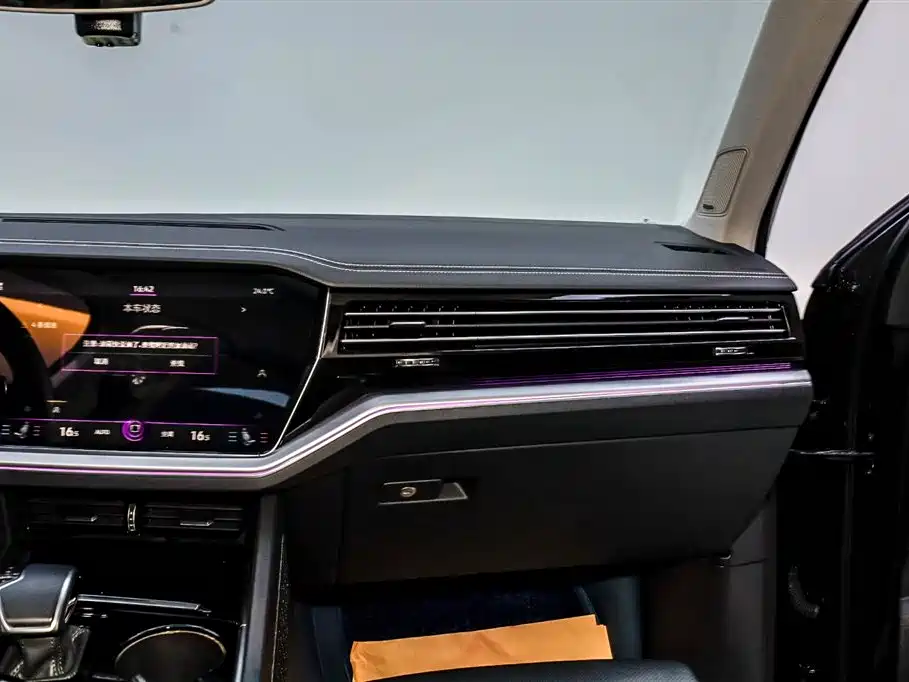 Volkswagen Touareg 2021 3.0TSI Sharp Edition with Gloss Black Sports Package фото 35