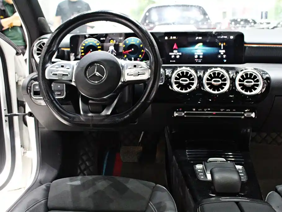 Mercedes-Benz A-Class 2020 A 200 L Sport Sedan фото 10