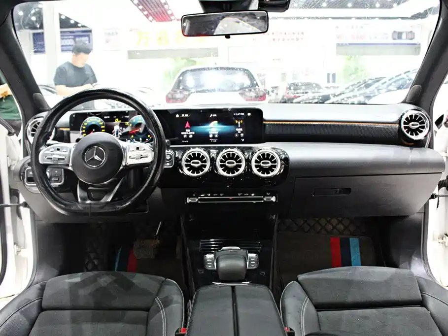 Mercedes-Benz A-Class 2020 A 200 L Sport Sedan фото 11