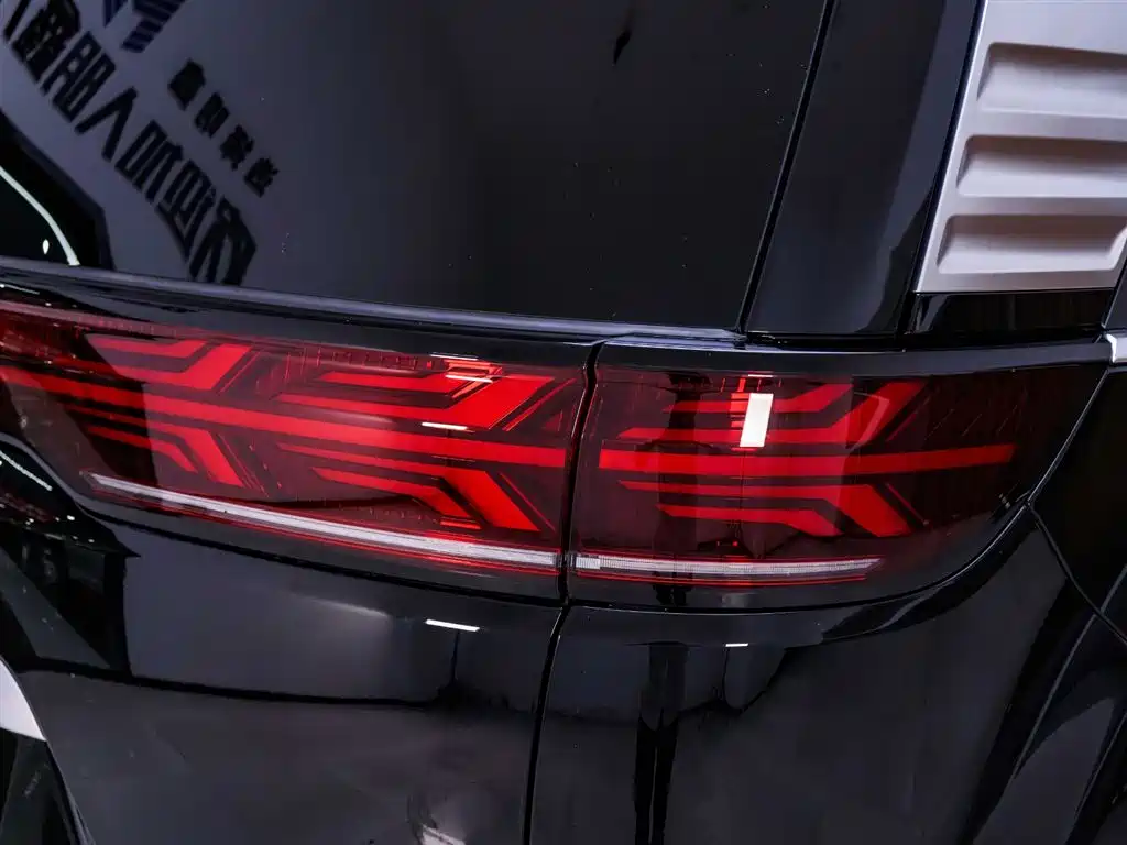 Denza D9 2024 DM-i 980 AWD Flagship фото 9