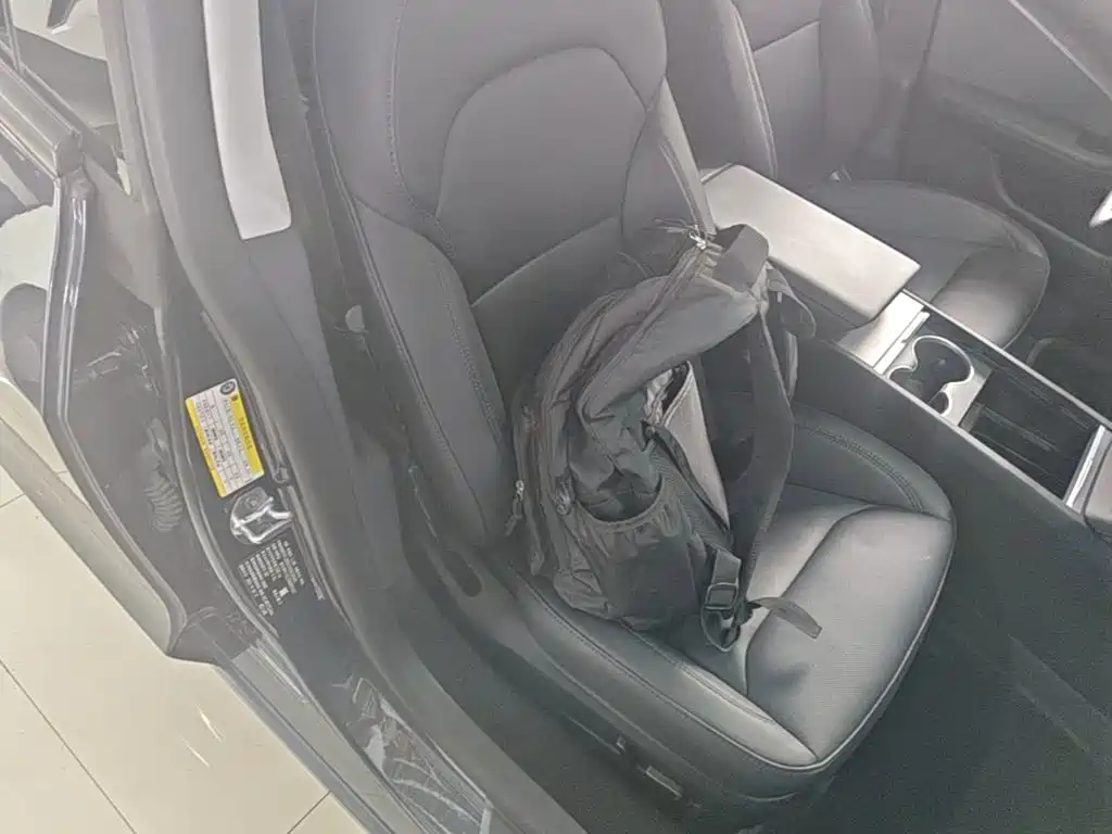 Фото 20 - Tesla Model 3