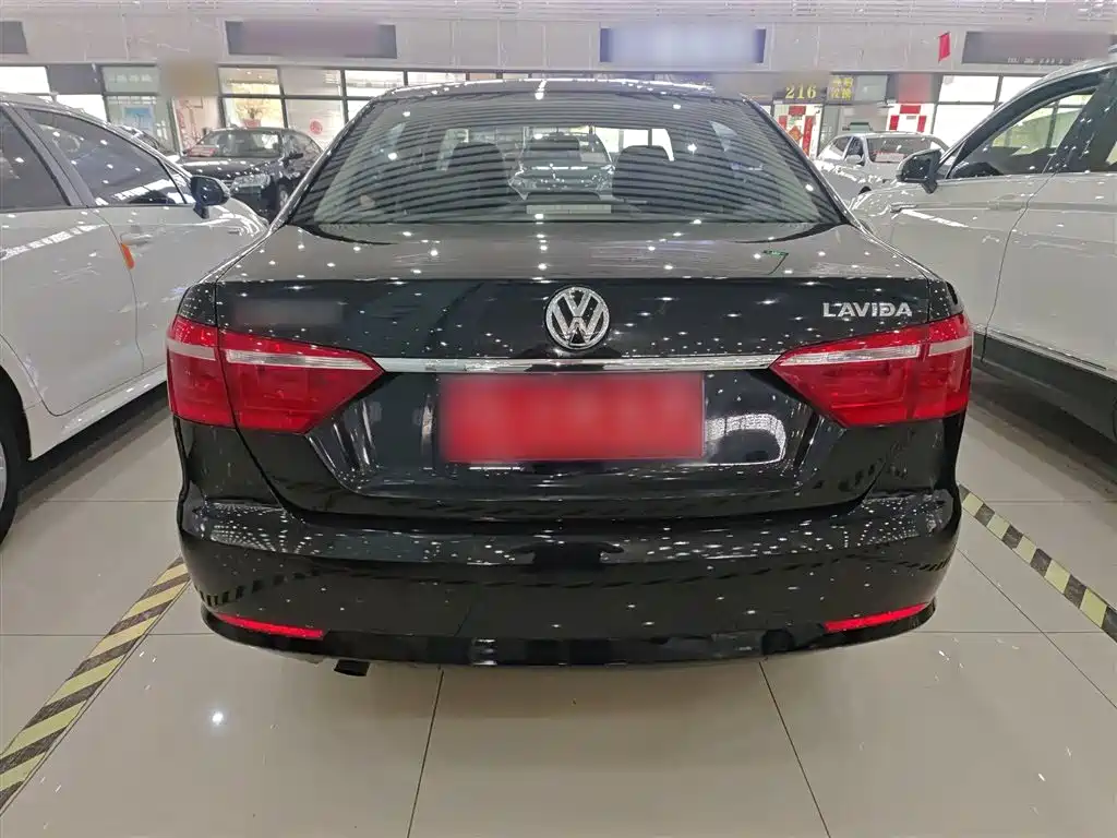 Volkswagen Lavida 2013 Facelift Classic 1.6L Automatic Trend фото 6