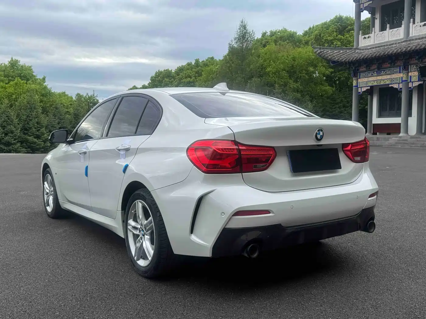 BMW 1 Series 2022 120i M Sport Shadow Edition фото 4