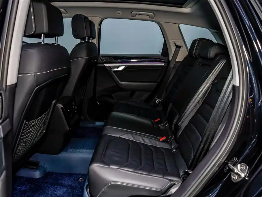 Volkswagen Touareg 2021 3.0TSI Sharp Edition with Gloss Black Sports Package фото 10