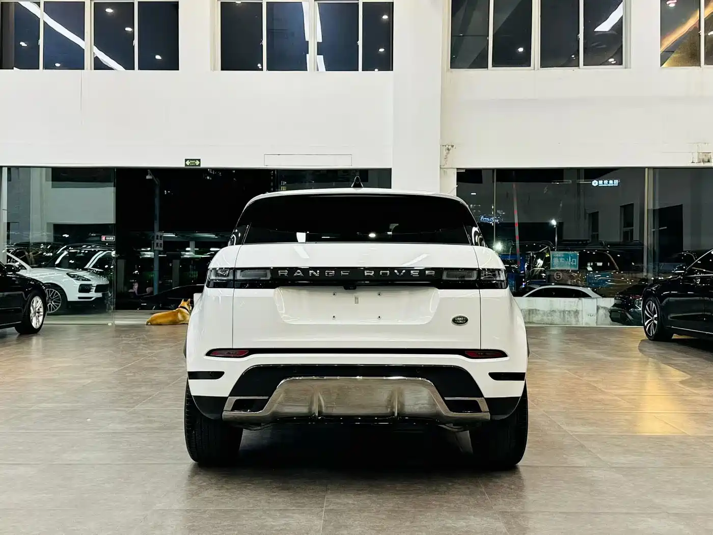 Land Rover Range Rover Evoque 2022 Facelift Range Rover Evoque L 249PS R-Dynamic Luxury фото 5