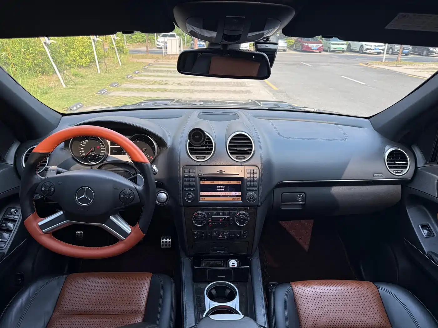 Mercedes-Benz M-Class AMG 2011 AMG ML 63 фото 17