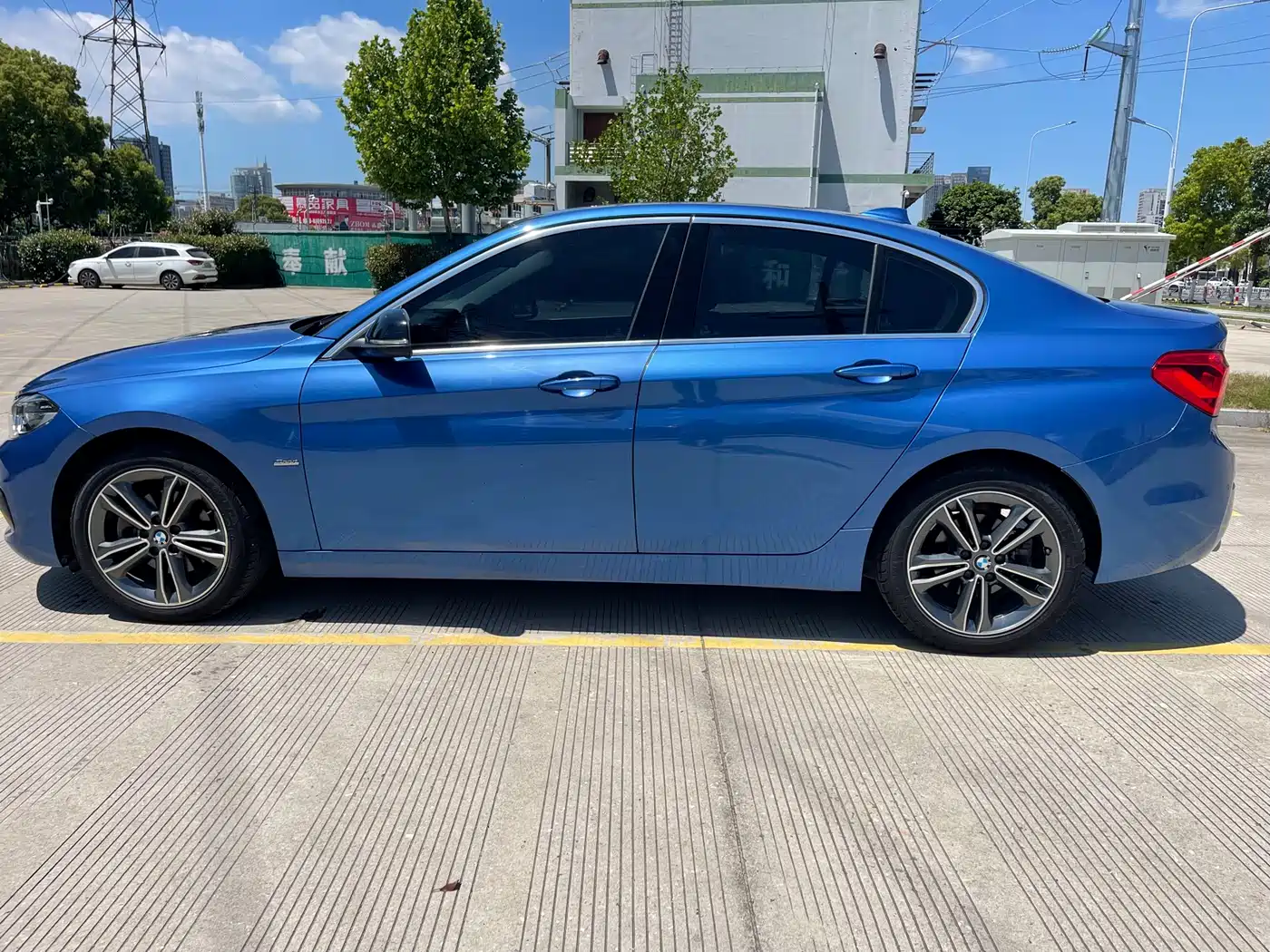 BMW 1 Series 2018 118i Sport Edition фото 6