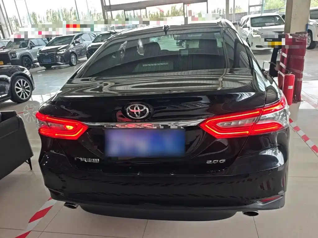 Фото 6 - Toyota Camry