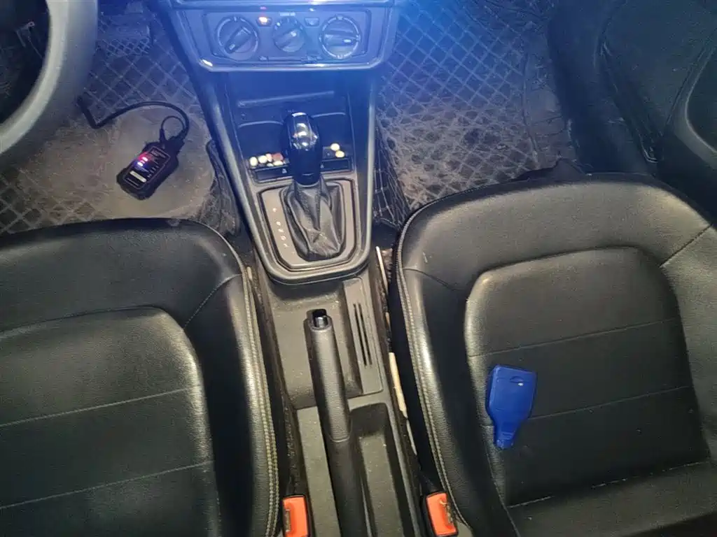 VOLKSWAGEN SANTANA
